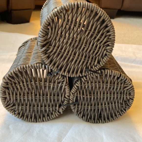 Gray wicker utensil holder - Picture 5 of 9